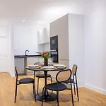 1 Chambre - Ascenseur - Spacieux - Proche Metro