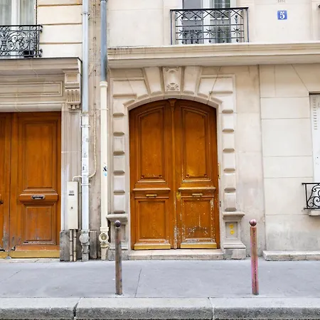 1 - Ascenseur - Spacieux - Proche Metro Apartment