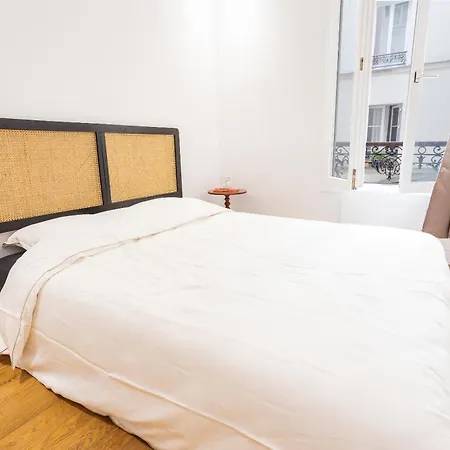 1 - Ascenseur - Spacieux - Proche Metro Apartment *