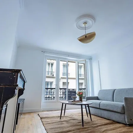 1 - Ascenseur - Spacieux - Proche Metro Apartment